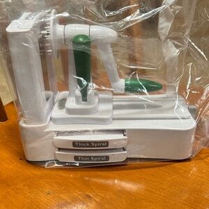 White and Green Spiralizer